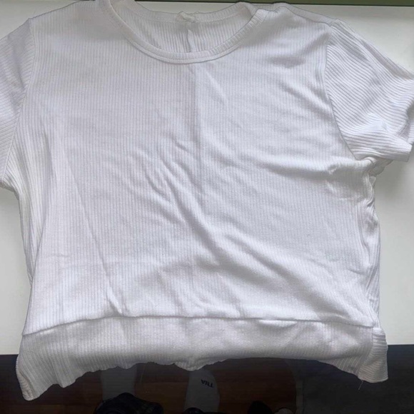 Cute white tie cropp top - Picture 1 of 2